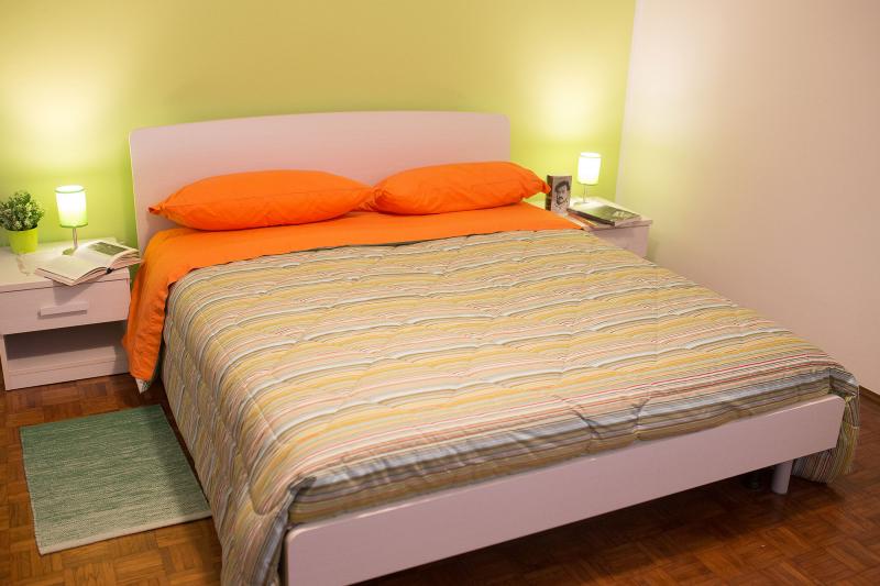 Camera Verde, dotata di un’ampia finestra con vista sul verde parco di proprietà 